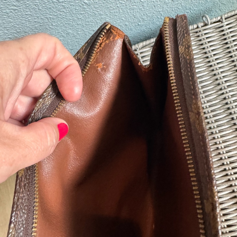 Authentic Louis Vuitton Monogram Cosmetic Clutch Bag - Picture 4 of 6